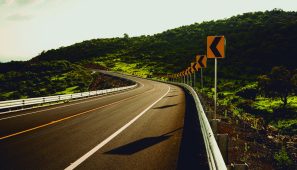 Tramo de la autopista Cuitzeo-Pátzcuaro, del paquete de Carreteras Michoacán, ejecutado por Construcciones Urales / Section of the Cuitzeo-Pátzcuaro higway, part of the Michoacán Roads package, executed by Construcciones Urales